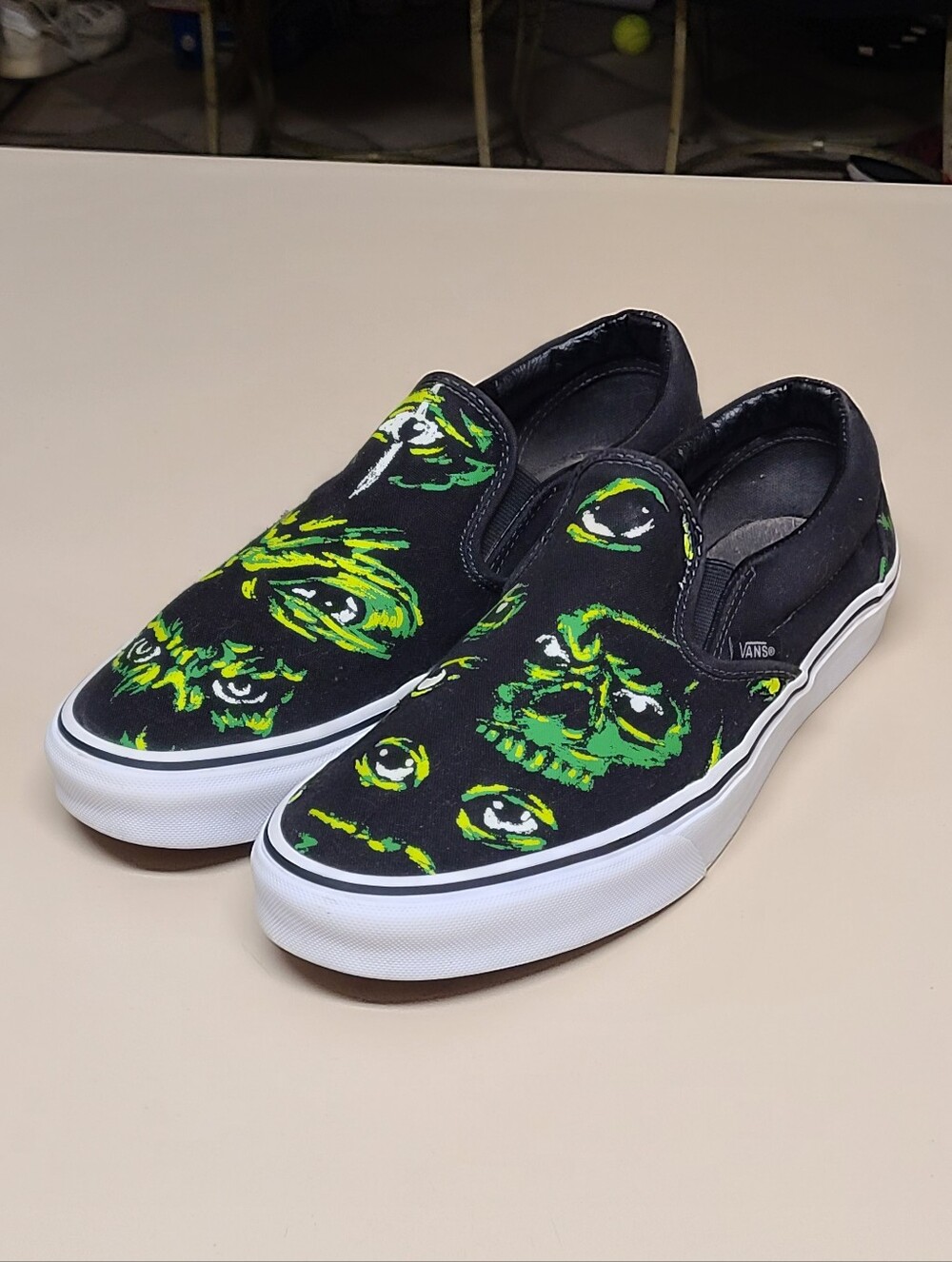 Vans Eyes In The Dark Classic Glow  slip on  skateboard sneakers size 9.5